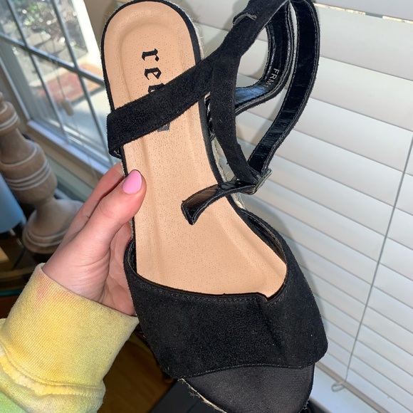 Retro Black and Tan Lac Up Platform Sandals. SUPER Cute, Size 8.5. - Picture 7 of 8